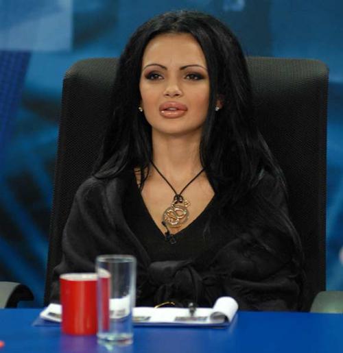 Мария тръгна на фитнес, дъщеря й с първо зъбче