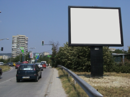 Двама загинаха след удар в билборд 