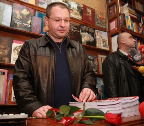 Издатели бойкотират ”рицаря на книгата” Станишев