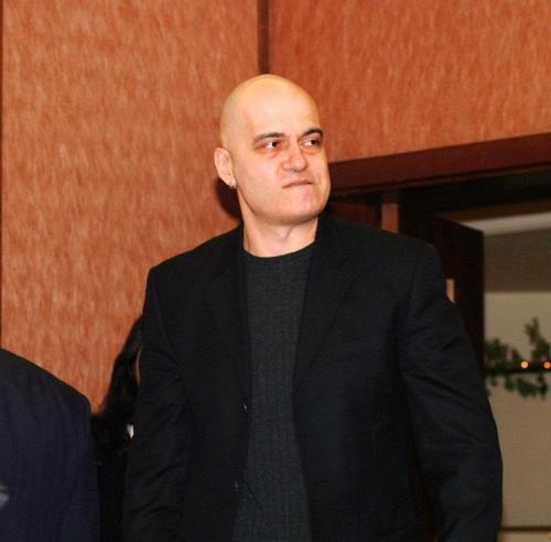 Слави Трифонов отново на съд за лъжи в ефира