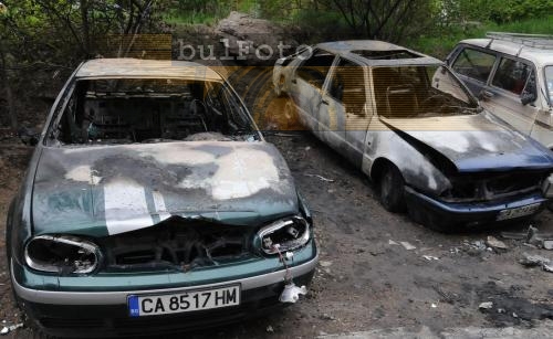 Запалиха две коли и в Стара Загора
