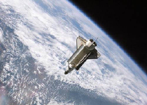 Космически боклук удари повреди совалката “Атлантис"