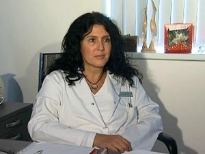 Д-р Мазнейкова се обяснява пред Венета заради починалата родилка 