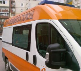 Пешеходка, блъсната от трамвай, е приета в Пирогов 