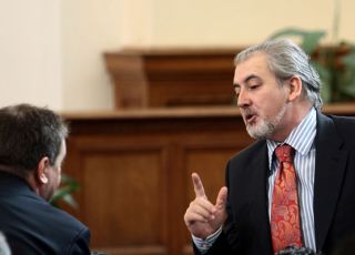 Местан: 500 000   подписа за референдум, но парламентът да решава 