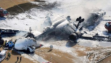 Най-малко 68 души са загинали при катастрофата на военния самолет в Индонезия