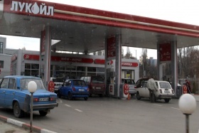 Бензинът скача с над 2%