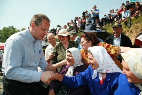 Станишев: Правителството се отнася еднакво към всички общини

