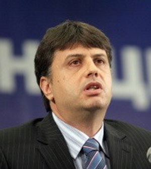 Юруков:След името Костов ще вземе и парите на сините