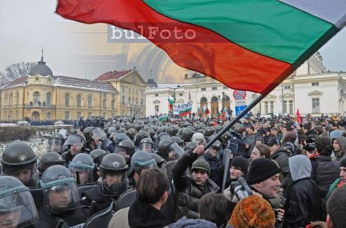 Хвани съда, удари партиите
