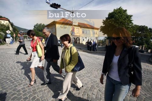 Костов гласува за възстановяване на доверието на Европа, Димитров: за смяна на управлението 