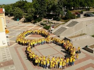 Жива осмица построиха шуменци в центъра на града
