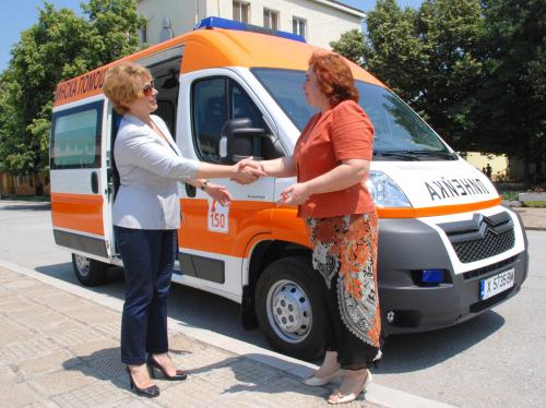 Масларова подари линейка на болницата в Любимец 