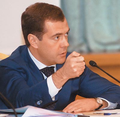 Медведев: Атентатът срещу Евкуров е свързан с професионалната му дейност