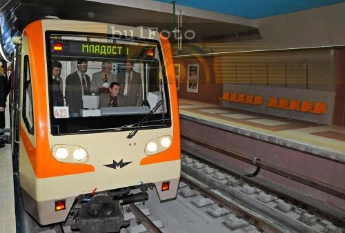 Капак от вентилацията на метрото прати пътник в "Пирогов"