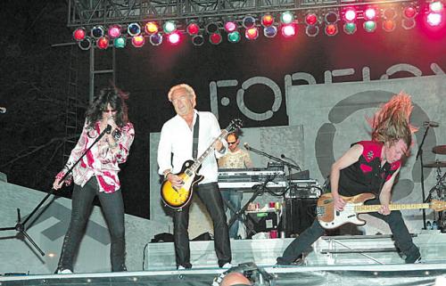 Отмениха концерта на Foreigner у нас