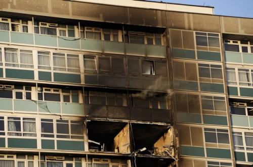 Шест души изгоряха в пожар на жилищен блок