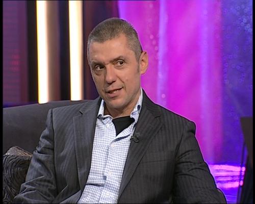 Крум Савов озвучи радио клип на кренвиршите LEKI