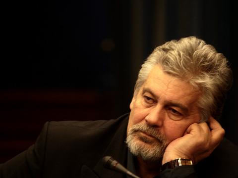 Ламбо с 19-годишно гадже?