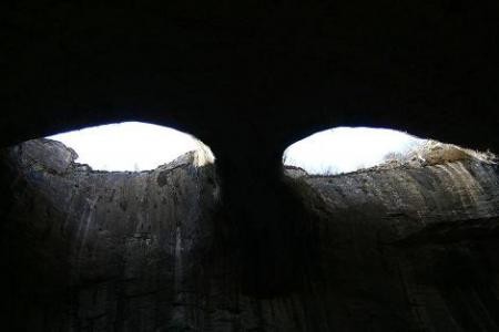 Снимат филм в пещери край Луковит