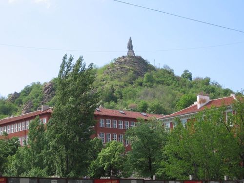 16-годишно момиче  загина след падане от 15 метра 