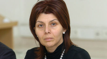 Освобождават шефката на ДФ „Земеделие” Ализан Яхова