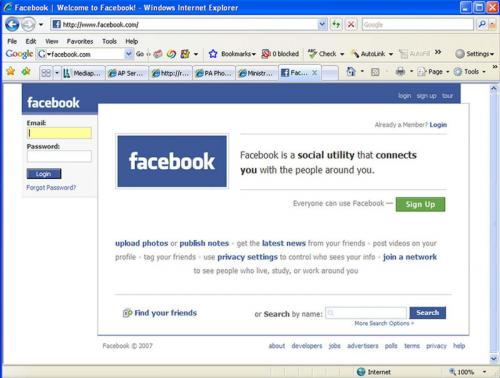 Съдят Facebook, бил твърде социален