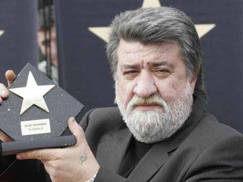 Рашидов: Няма да закривам театри 
