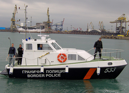 Пратка от 4 200 килограма контрабандна захар спипаха варненските гранични полицаи 