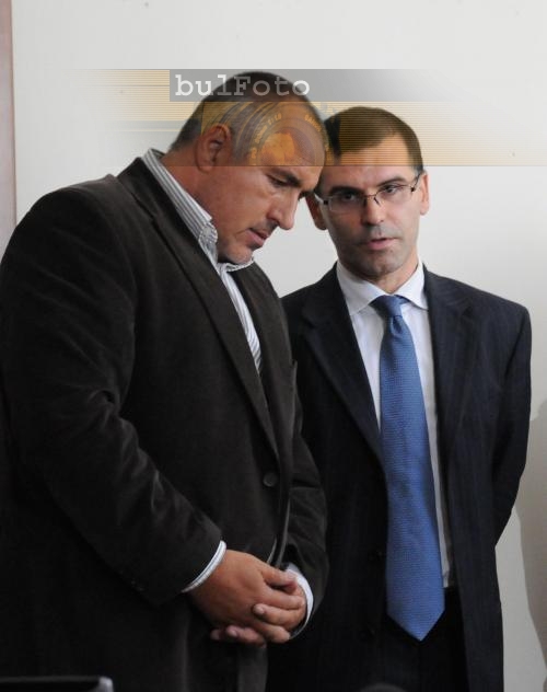 Няма да повишават пенсии и заплати до следващото лято