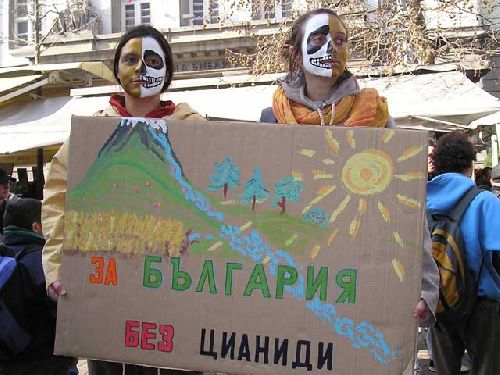 Протест пред МОСВ срещу цианидните производства
