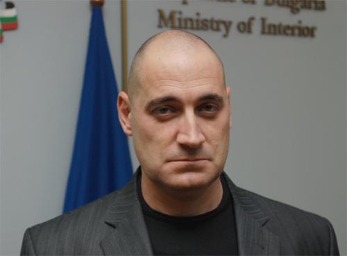 Червените барети с нов командир