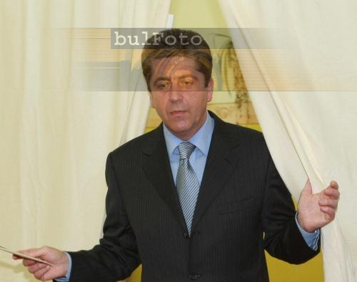 Първанов: Приоритет в бюджет 2010 трябва да бъде науката