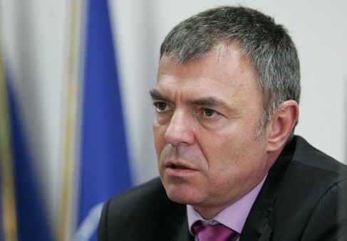 Доцентите изчезват, предлагат директен скок към професорска титла