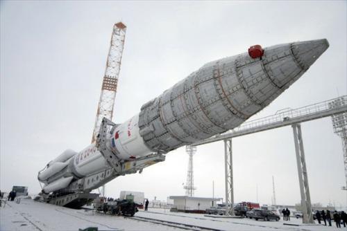 Американски спътник полита в космоса с руска ракета в края на месеца