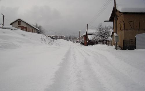 Снегът остави 9 села без ток