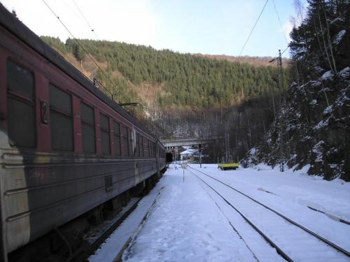 Снегът пак изненада БДЖ