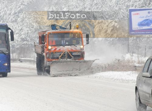 Автобус с учители се преобърна, няма пострадали 